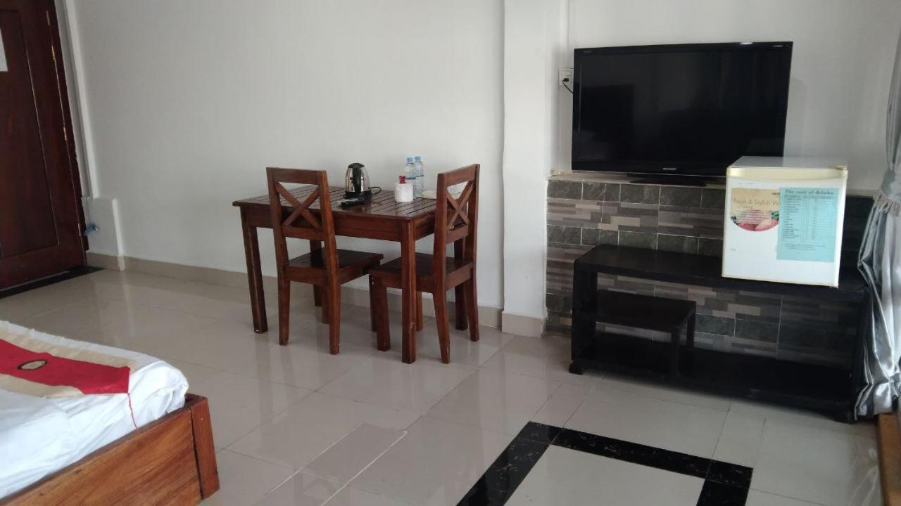 New Season Riverside Hotel Πνομ Πενχ Εξωτερικό φωτογραφία